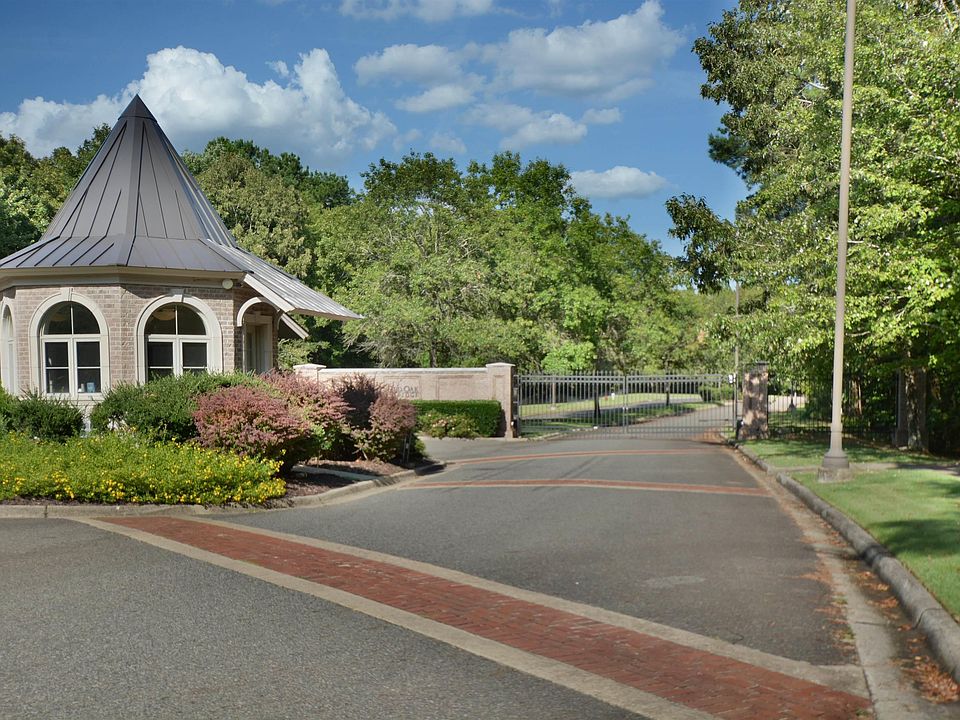 1st image of 14 Gardens Gate Cir