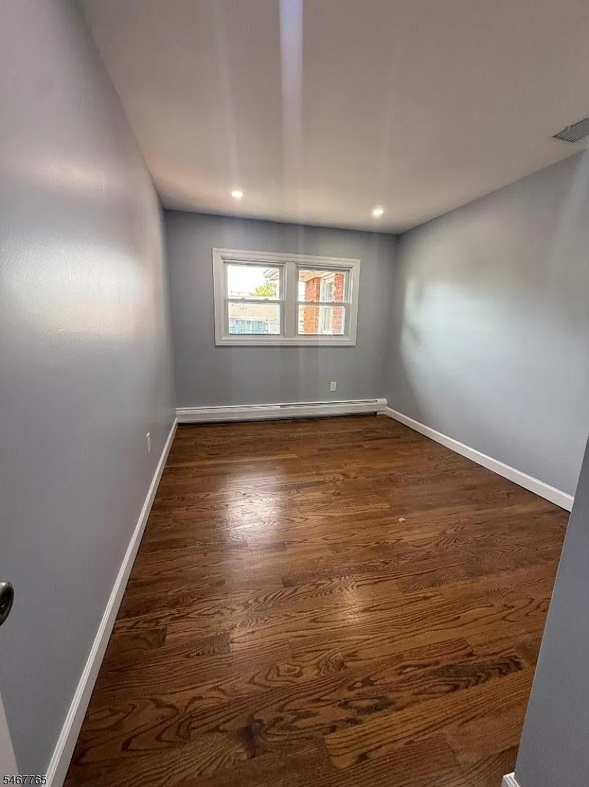 3 bed, 1.0 bath, $2,500 — Photo 3