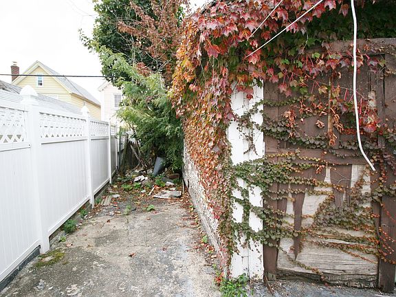 5th image of 90-10 187th Street