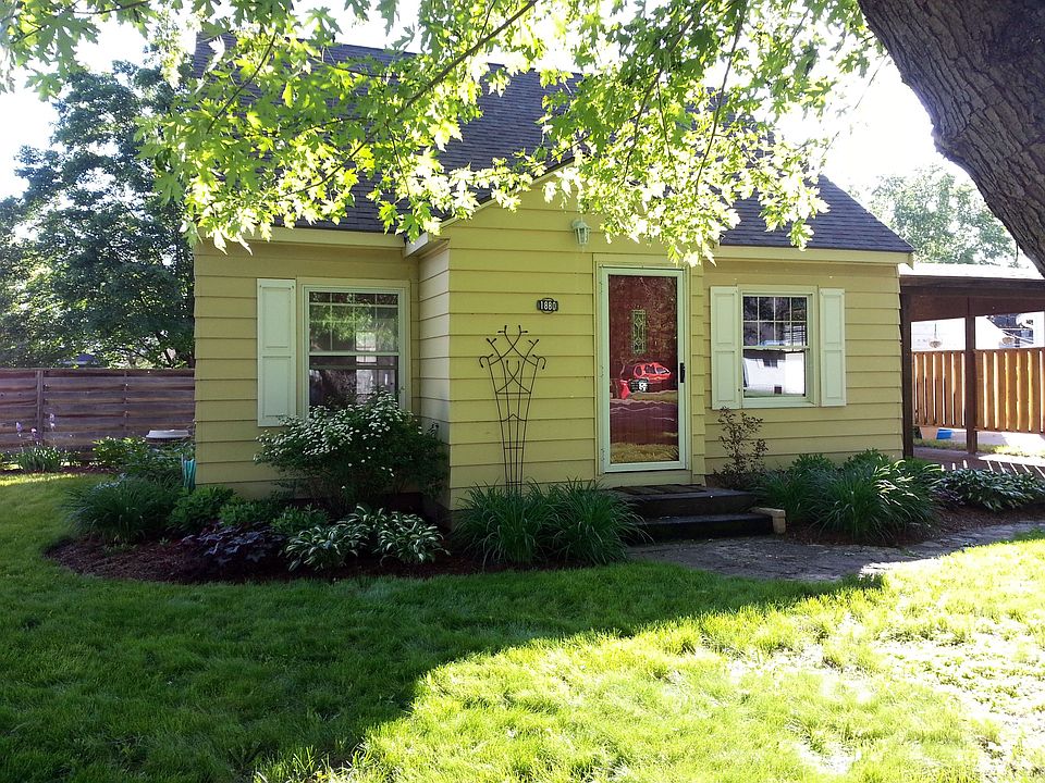 Fall in love! 1880 W. 5th St