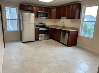 27 Peckham St, Fall River, MA 02724