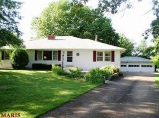 1137 Field Ave, Ballwin, MO 63011