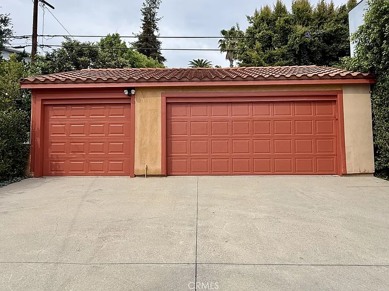 7621 Norton Ave — Photo 23
