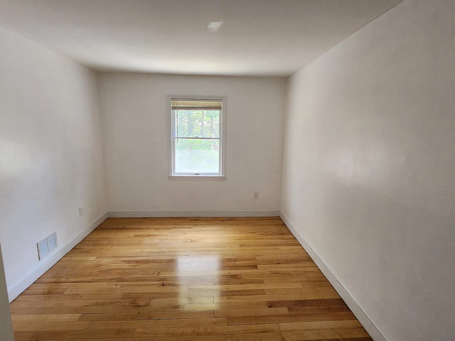 2 bed, 896 sqft, $2,850 — Photo 2