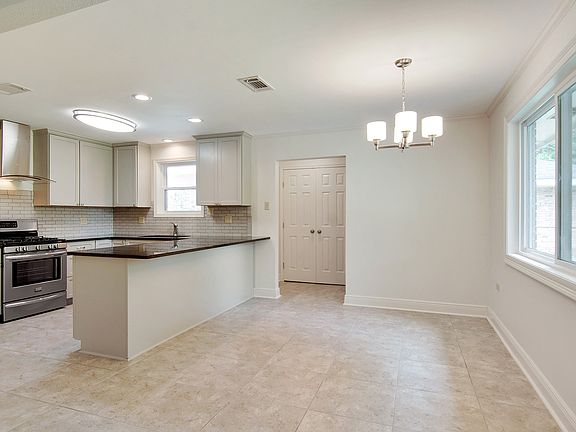 2nd image of 1615 St Charles Street