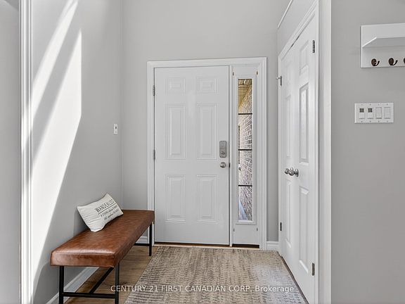 3rd image of 285 Thorne Dr
