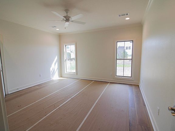 5th image of 1020 Ridgeview Cv