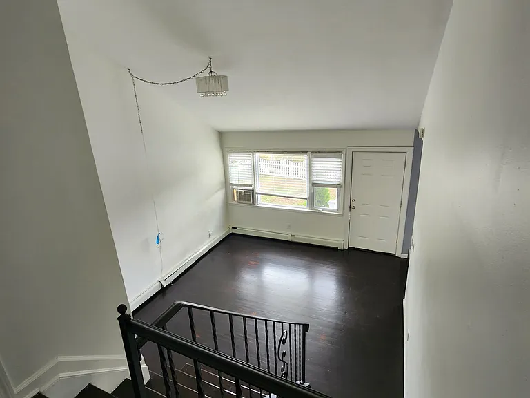 11 Laurel St — Photo 6