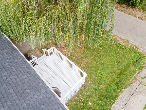 3rd image of 4943 Indianola Ave