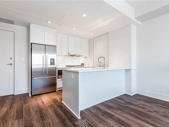 4th image of 46 N 9th St NE #707