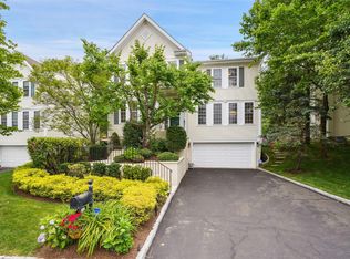 22 Bellefair Rd, Pt Chester, NY 10573