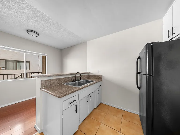 833 Gardenia Avenue — Photo 10