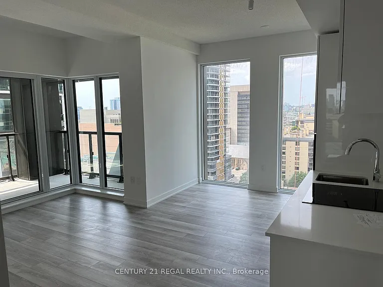 238 Simcoe St #1409 — Photo 8