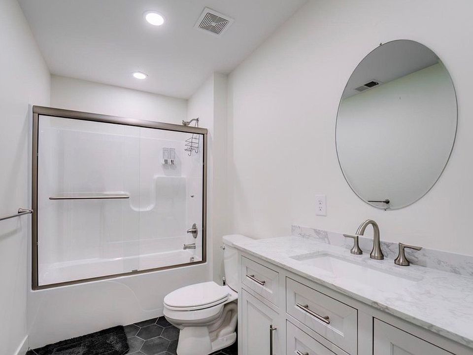 1st image of 303 N 3rd St #4