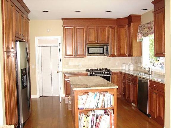 2nd image of 165 Deerfield Dr