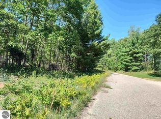 N Cir E, Farwell, MI 48622