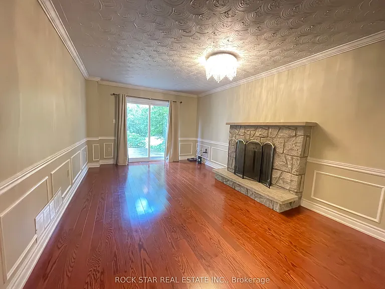106 Milbourne Cres — Photo 6