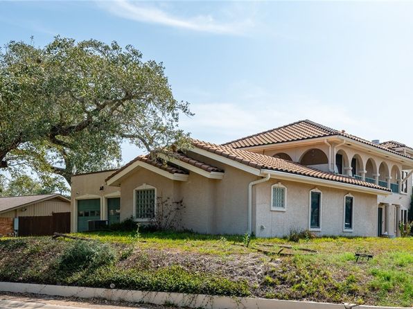2304 Harbor Dr, Rockport, TX 78382