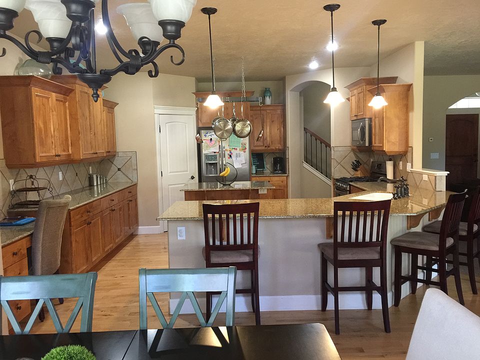 2nd image of 650 E Lava Falls St