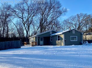 2045 Birch St, Hartland, MI 48353