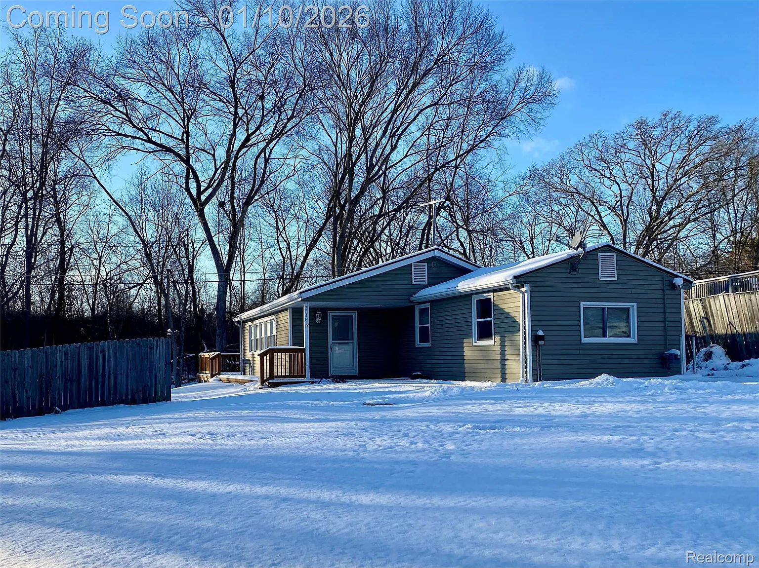 2045 Birch St photo 1