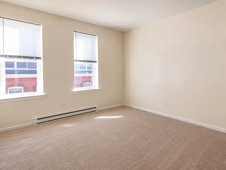 124 W Potomac St — Photo 2
