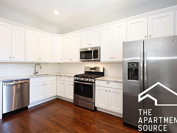 2nd image of 2047 W Evergreen Ave #1