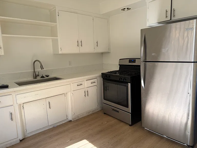 1115 W 111th St #1 — Photo 4
