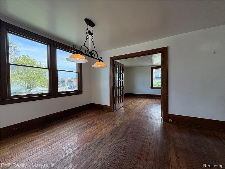 504 Clinton Ave — Photo 7