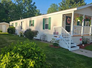 394 Rustic Ln N, Belleville, MI 48111