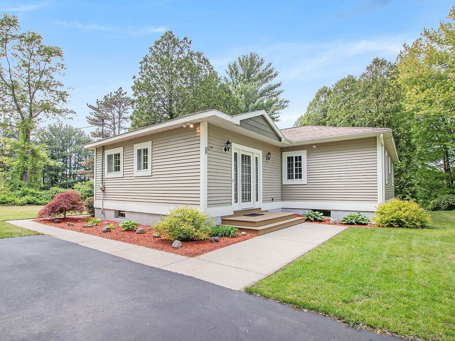 288 S 3rd Ave, Fruitport, MI 49415 Zillow