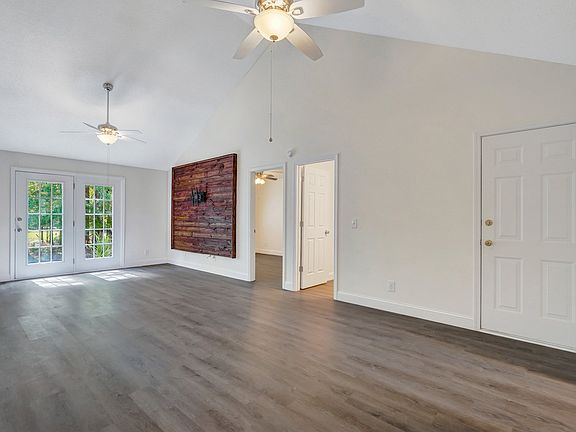 5th image of 605 Rushing St