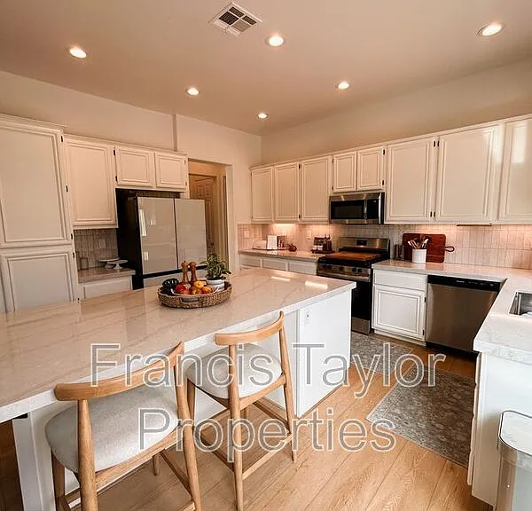 27027 Sunningdale Way — Photo 4
