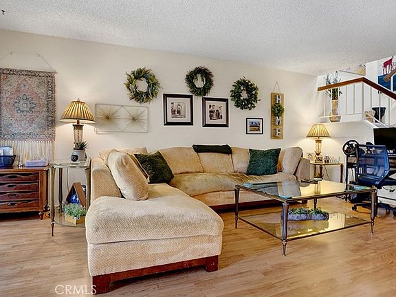 3rd image of 1013 W Orangewood Ave