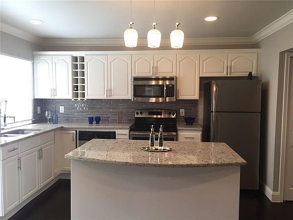 5th image of 1526 Camelia Dr