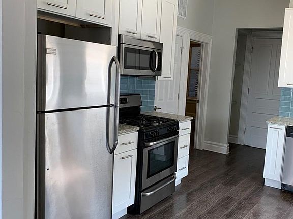3rd image of 1655 N Halsted St #2F