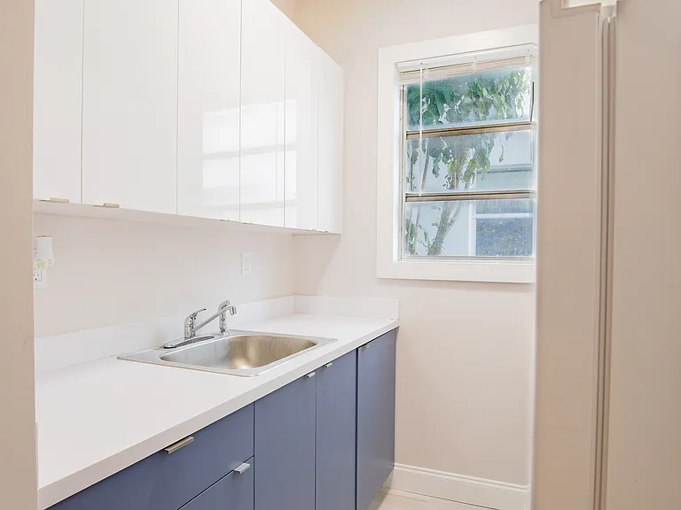 320 Mendoza Ave #2 — Photo 3