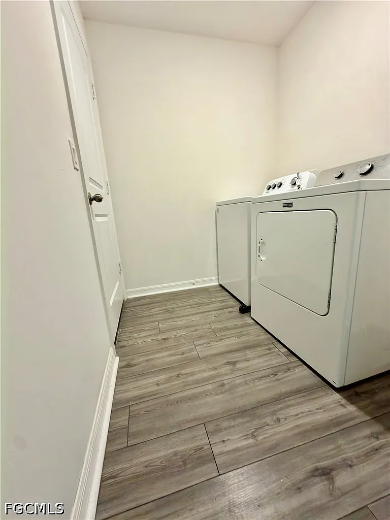 3 bed, 2.0 bath, 1394 sqft, $2,050 — Photo 3