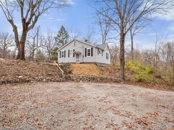 318 Union Hill Rd, Fairview Heights, IL 62208