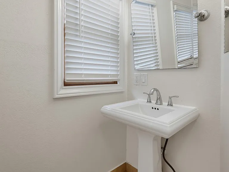 4356 Louisiana St — Photo 22