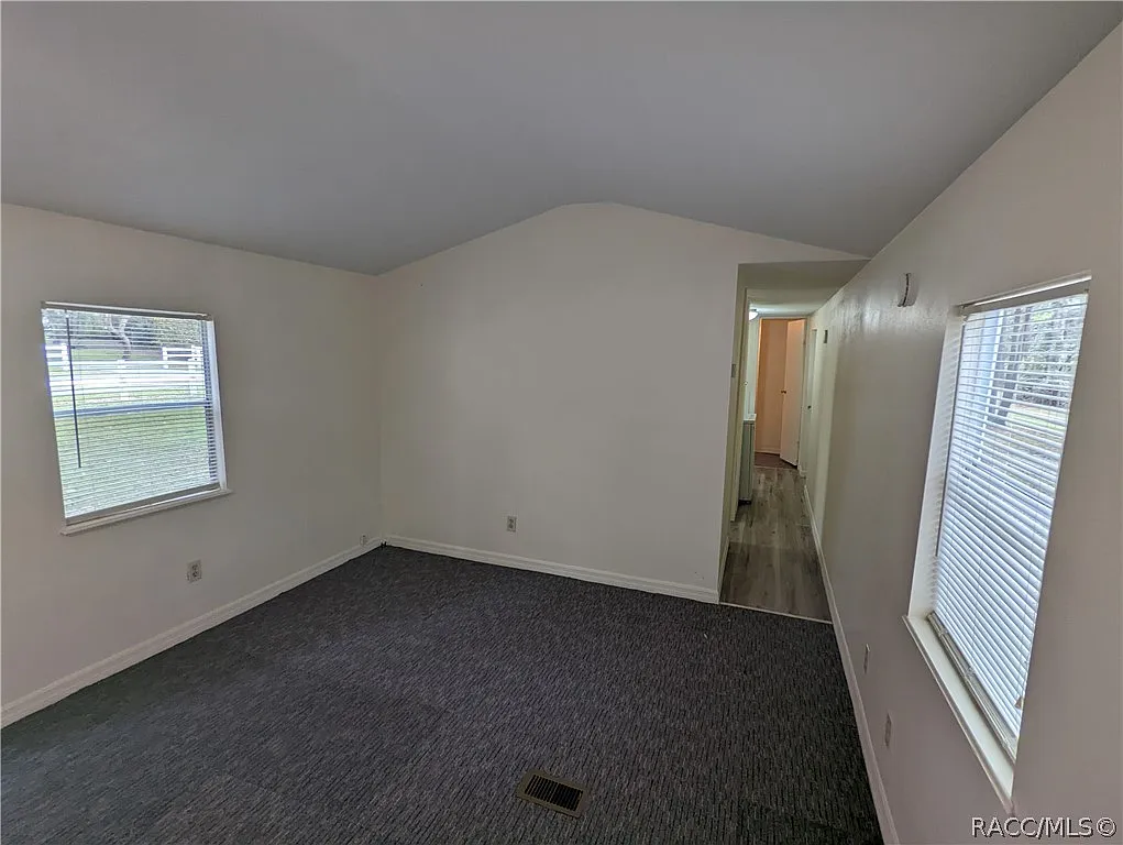2 bed, 1.0 bath, 576 sqft, $1,000 — Photo 3