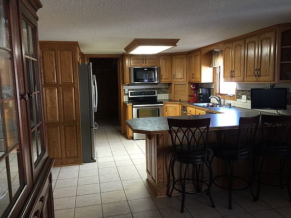3rd image of 3505 Hillcrest Dr