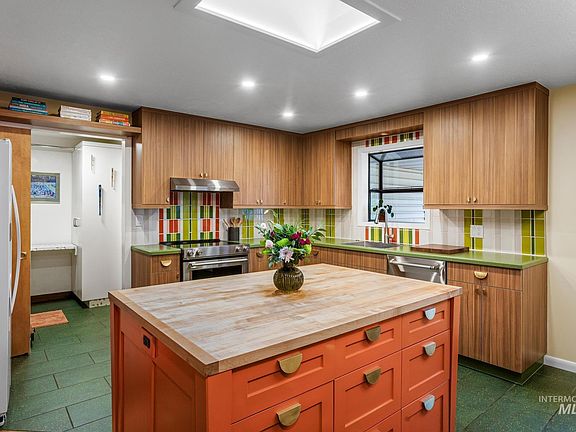 3rd image of 6511 W Holiday Dr