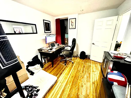 Rented by Pear NYC LLC | media 24