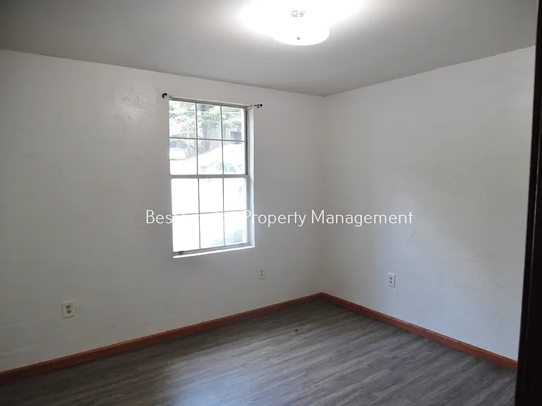 211 Brookside Dr #B — Photo 6