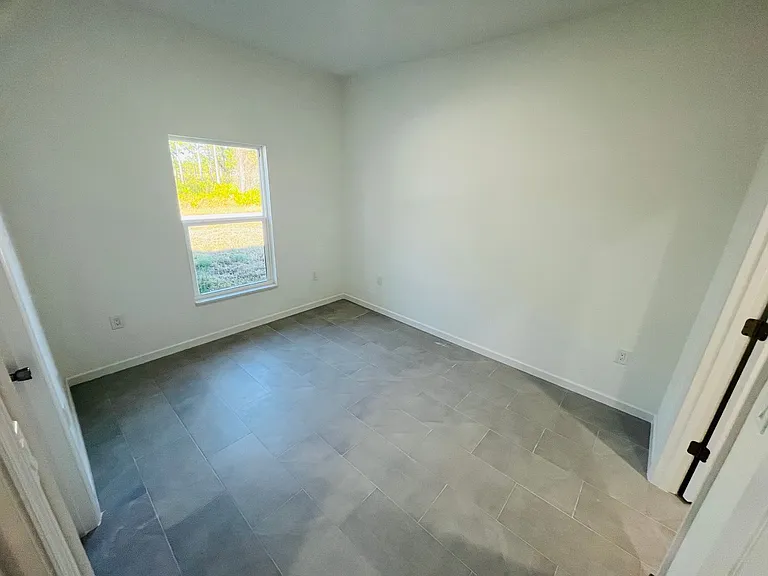 1114 Cellini St E — Photo 9