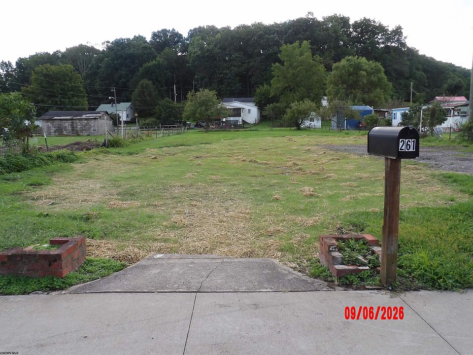 1st image of 261 Conrad St