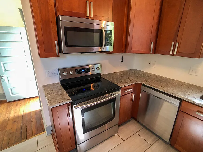 1813 Elliott Ave — Photo 23