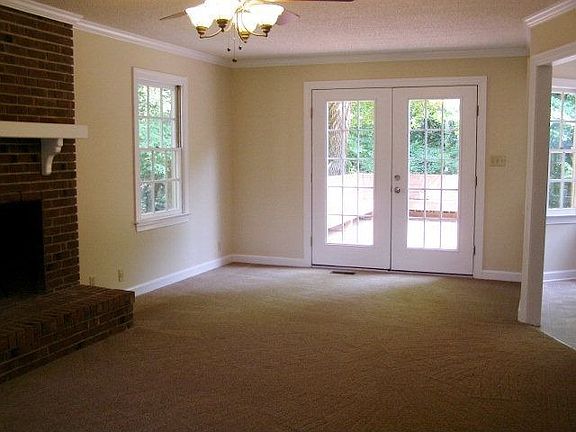 5th image of 126 Kelly Dr