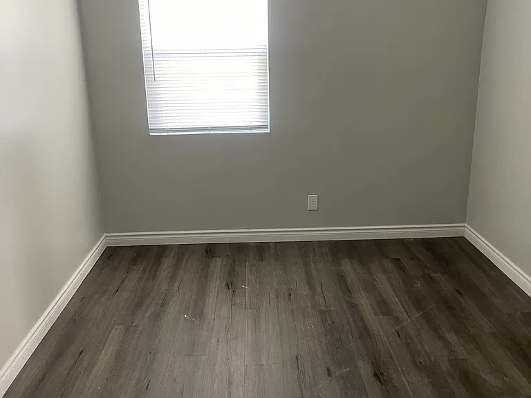 425 W Cherry St — Photo 8